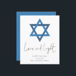 David Hanukkah-kort, lätt stjärna i Kärlek<br><div class="desc">Kärlek Light Star of David Hanukkah Card. Ett budgeterat prist kort på mindre än 4, 5 tum x 5, 6 tum på ett glansigt SEMI GLOSS-kort på 110 lb-lagrar (ungefär som ett vykort) OBS! Kuvertet som medföljer detta kort är något större än själva kortet. Contemporary minimal stil med en stjärnan...</div>