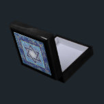 David KeepsakBox Jewish Firande Minnesask<br><div class="desc">Den här eleganten av David keepsaki-presentboxen har en vackert utformad trädesign med guld-accenter och ett komplicerat filigree som gränsar till stjärnan. Den här lådan är idealisk för små, meningsfulla judiska gåvor och är perfekt för Bat mitzvah, Pub Mitzvah, Hanukkah, Chanukah, judisk bröllop eller speciella judiska firande. En tidlös och tankfull...</div>