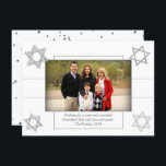 David Photos moderna Hanukkah Silver Classic Star Julkort<br><div class="desc">Minimal klassisk silver Pub/Bat mitzvah och Hanukkah moderna David Star mot en solid bakgrund skapar en elegant,  sofistikerad utformning. Om du vill ha mer information om färg eller matchande produkter kan du gå till JustFharryn @ Zazzle.com eller kontakta designern,  c/o Fharryn@yahoo.com Alla höger reserverade. #zazzlemade #christmasdecor</div>
