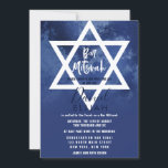 David Pub Mitzvah, Modern marin blå Grunge, stjärn Inbjudningar<br><div class="desc">Den här coolan och grymge Pub Mitzvah-inbjudan är perfekt för din son. Den har en grungande, rustik och modern marin blå övertoningsbakgrund i struktur med en enkel vit stjärna av David och matchande typografi. Det är en unik och unik utformning av trendiget för den här gången i en livstid! ***VIKTIG...</div>