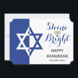 David Shine Bright Hanukkah-helgdag blå stjärna Julkort<br><div class="desc">Stjärna för David Shine Bright Hanukah helgdag blue biljett stil med David Star i det positiva negativa området stil,  texten "Shine bright" och "Lycklig Hanukkah" samt Hanukkah-menorah eller chanukiah candelabrum i svart och gult. På baksidan bildar David stjärna ett mönster.</div>