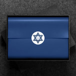 David stjärna | Klassisk blå modern Lycklig Hanukk Runt Klistermärke<br><div class="desc">Minimal klassisk blå Pub/Bat mitzvah och Hanukkah moderna stjärnan av David mot en vit bakgrund skapar en elegant,  sofistikerad utformning. Om du vill ha mer information om färg eller matchande produkter går du till JustFharryn @ Zazzle.com. Alla höger reserverade. #zazzlemade</div>