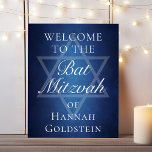 David Välkommen - Modern Bat mitzvah Blue Star Poster<br><div class="desc">Vackra djupa skuggor av mörk blått skapar ett struktur som vatten på detta högtidliga Bat mitzvah välkomstposter. Elegantens vita minimalistskript med din dotters namn på den subtila stjärnan av David för att fira hennes judiska födelse.</div>