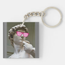 David wears färgad-glasögonkedjan ro