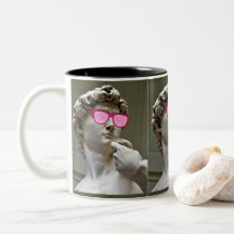 David wears ro färgad glasögon