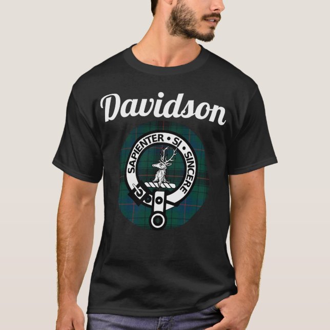Davidson Klan Scottish Namn Jackar av Arm Tartan T Shirt (Framsida)