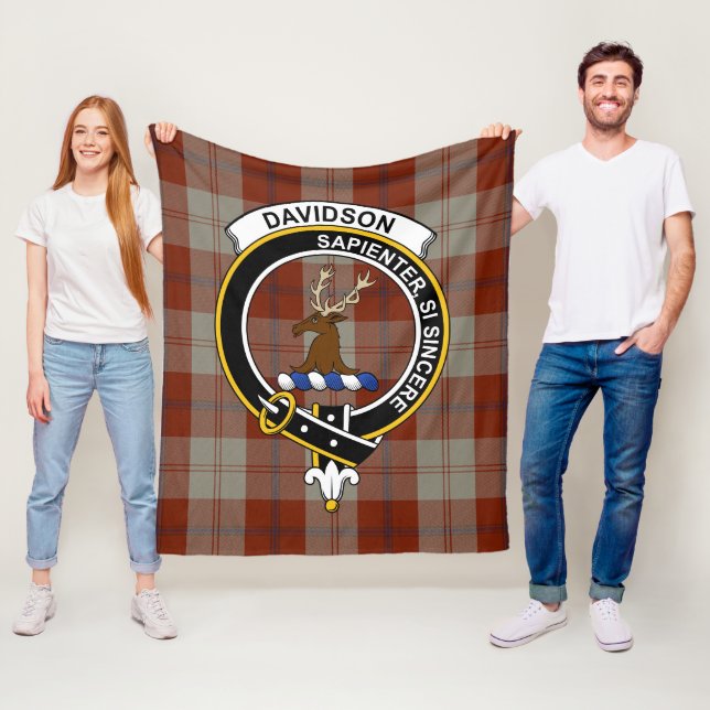 Davidsonklanens dansare i traditionell tartanplaid fleecefilt (På plats)