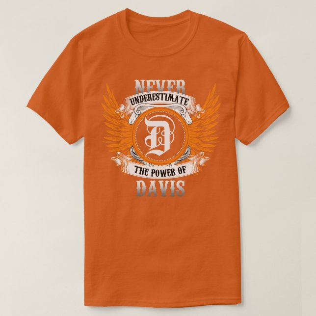 Davis Namn Shirt underskattar aldrig T (Design framsida)