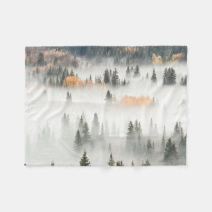 Dawn Ground Fog Täcker bergsskog Fleecefilt