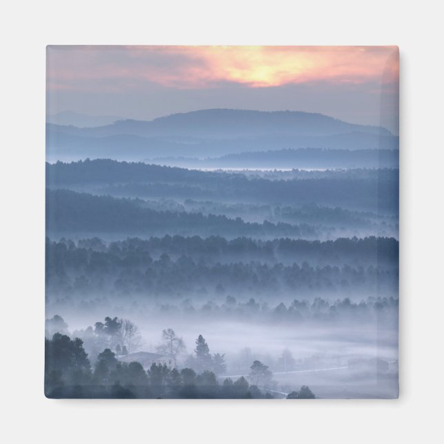 Dawn mellan Valleys Magnet (Framsidan)