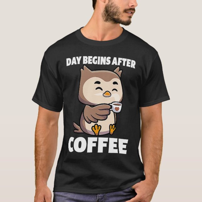 Day Begins After Coffee Owls Funny Night Owl Coffe T Shirt (Framsida)