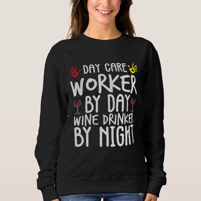 Day Care Worker By Day Wine Drinker By Night T Shirt (Framsida)