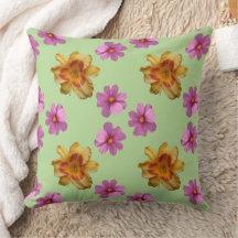 Daylilies and Cosmowers Flowers on Grönt Backgroun