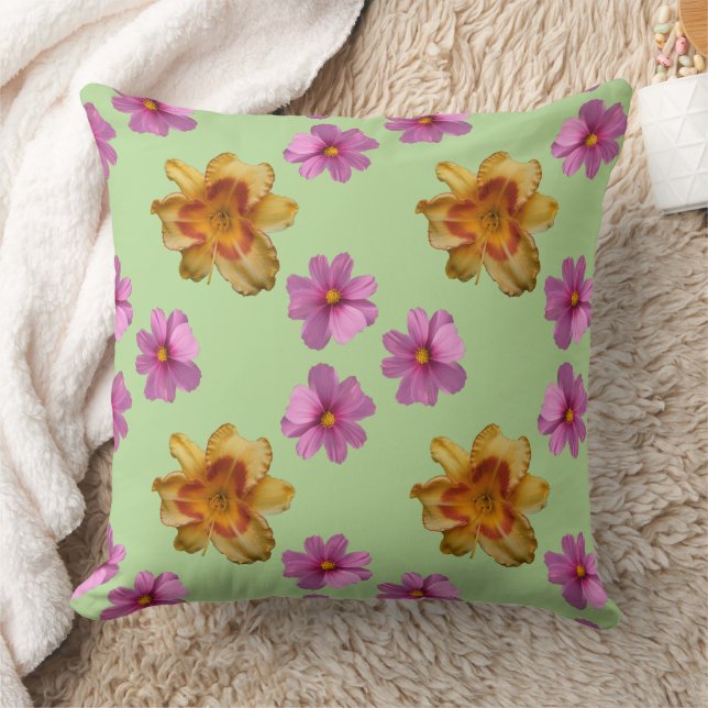 Daylilies and Cosmowers Flowers on Grönt Backgroun Kudde (Filt)