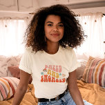 Dazed and Engaged Retro 70s Bachelorette Party T Shirt<br><div class="desc">Den här designen har en levande 70-årsjubileum som är bländad och försedd med återblommor,  svamp och ring. Se hela samlingen för mer matchande objekt!</div>