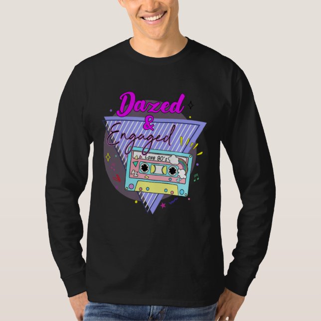 Dazed Engaged Retro 90s Bride Groom Cassette Bache T Shirt (Framsida)