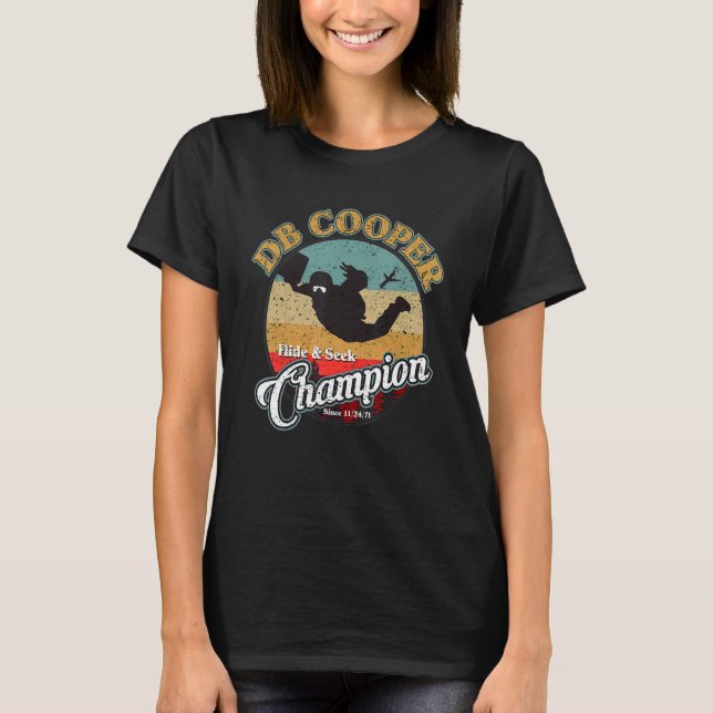 Db Cooper Gömmer och söker Champion D B Coopers li T Shirt (Framsida)