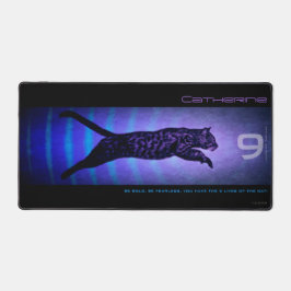 De 9 liv som Cat Desk Mat lever i