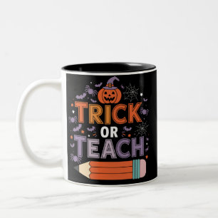De äter hundar och katter och husdjur Halloween Två-Tonad Mugg
