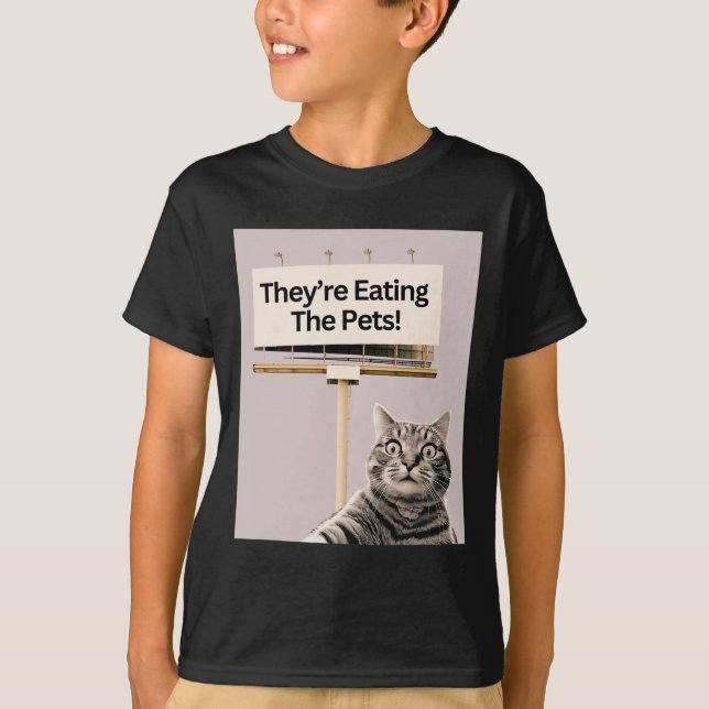 De äter husdjur i Hundar som vi inte ska äta. T Shirt (Framsida)