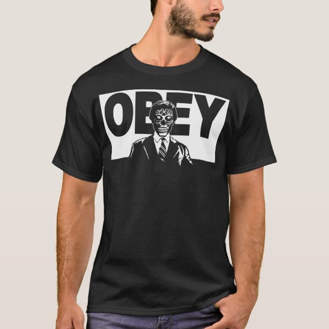De bor i Obey Alien T Shirt (Framsida)