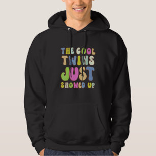 De coola tvillingarna dök bara upp Groovy Twins 1 Hoodie