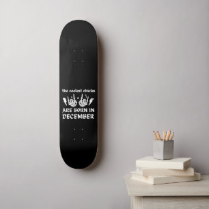 DE FÄRGSTÄNDIGA CHICKARNA ÄR FÖDDA I DECEMBER MINI SKATEBOARD BRÄDA 18,5 CM