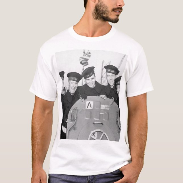 De fem Sullivan bröderna som all är of_War, Tee (Framsida)