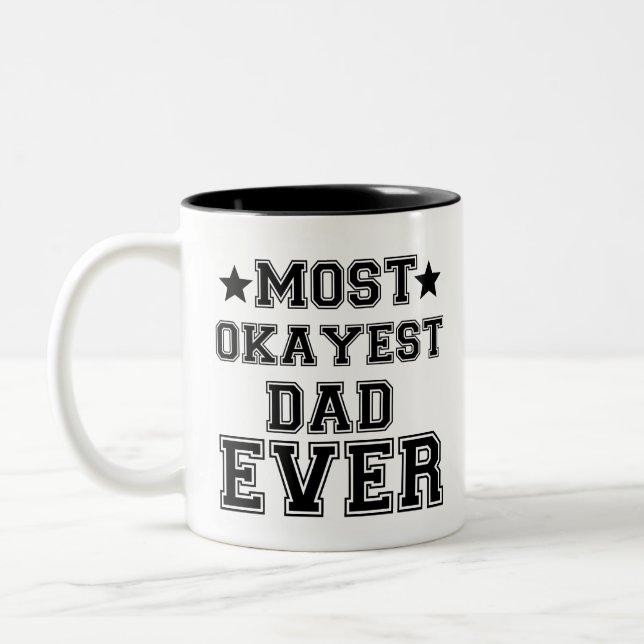 DE FLESTA OKAYEST PAPPA Två-Tonad MUGG (Vänster)
