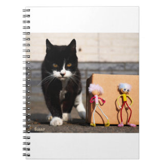 De Fubby's verstoppen zich voor de kat Ping. Anteckningsbok