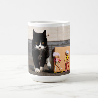 De Fubby's verstoppen zich voor de kat Ping. Kaffemugg
