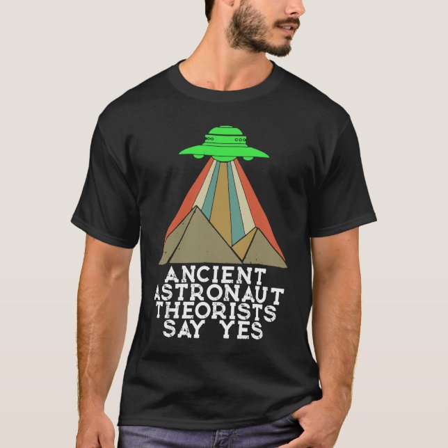 De gamla astronaut-teoristerna säger ja Utomjordin T Shirt (Framsida)