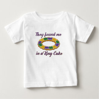 De grundar mig i en kungtårta t-shirt