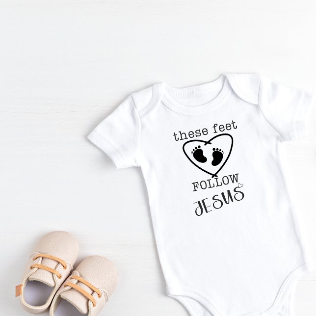 De här fötterna följer Jesus T Shirt (These Feet Follow Jesus Baby Outfit)