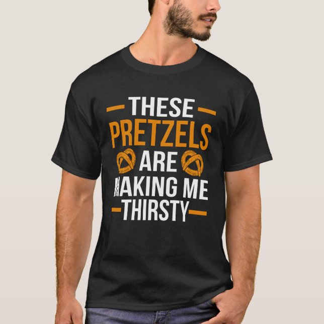 De här Pretzel Skapar mig "Thirsty Roligt pun Bake T Shirt (Framsida)