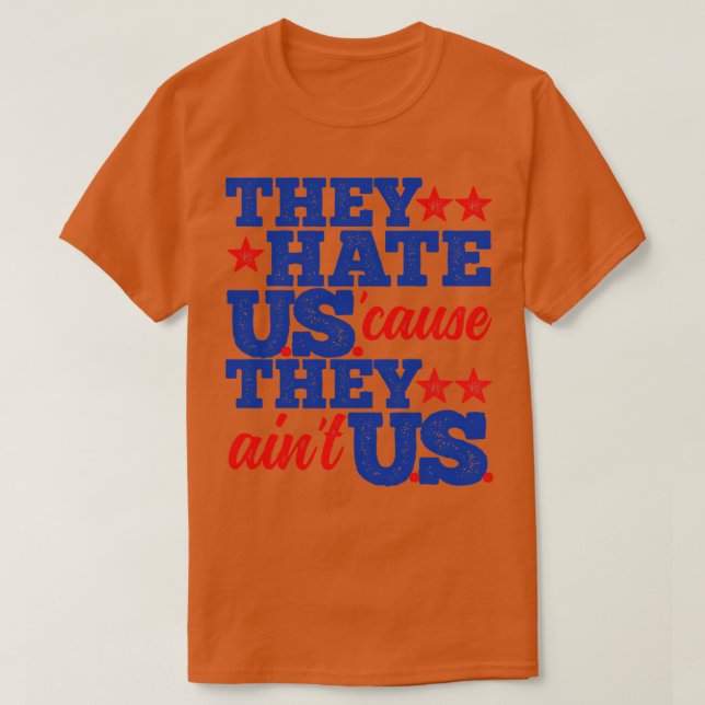 De hatar oss för att de skrämmer oss. t shirt (Design framsida)