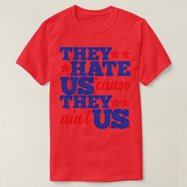 De hatar oss för att de skrämmer oss. t shirt (Design framsida)