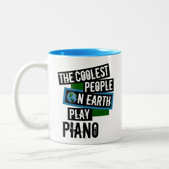 De kallaste människorna på jorden spelar Piano Två-Tonad Mugg (Vänster)
