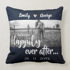 De levde lyckligt till slut Night Sky Wedding Kudde