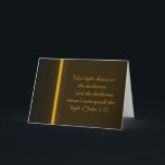 De ljusa skenen i mörkret helgkort<br><div class="desc">Uppmuntra någon eller önska dem lycklig jul med detta eleganta kort som accentueras av dess enkelhet. Påminn dem att,  även om det är mörkt,  det finns ljust. Den Jesus Kristus är det ljust av världen. Be detta lätt på dem. Horisontalstil.</div>