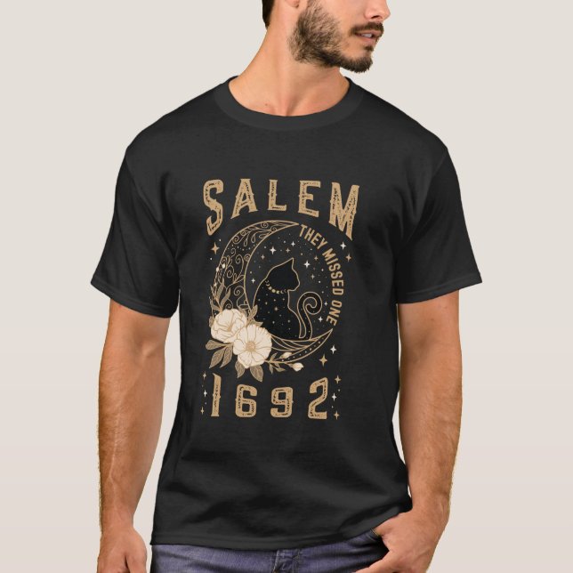 De missade en 1692 Salem Witch Trials Black Cat T Shirt (Framsida)