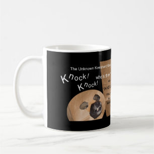 De okända keeshond- och knackningknackningskämte kaffemugg
