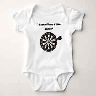 De säger att jag gillar Darts Baby Bodykostym T Shirt