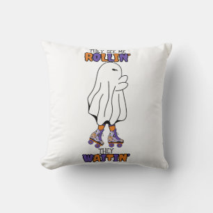 De ser mig rulla in och väntar på Retro Ghost. Kudde