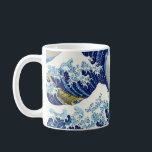 De stora vinkar av Kanagawa Katsushika Hokusai Kaffemugg<br><div class="desc">De stora vinkar av Kanagawa som kalla orientaliska japanska Hokusai Fuji View landskap för den japan för kunichikayoshitoshikonst tidvattens- masterprint chinan vinkar gammal vintage för underbar för träklosstryckwoodprint för kultur österut trevlig perfekt konst för akvarellen,  den gammala ledar- orientaliska japanska kinesen landskap det fuji berg beskådar</div>