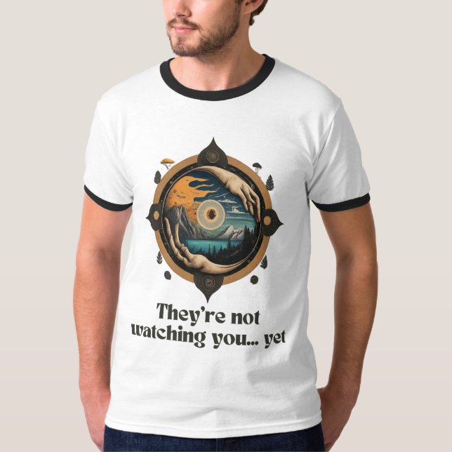 De tittar inte på dig.. Ändå - Öga i Mysteri T Shirt (Framsida)