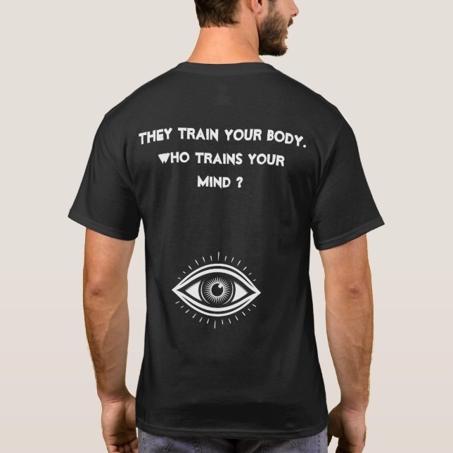 De tränar din kropp. Vem tränar ditt sinne? T Shirt (Baksida)