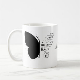 De viskade till hennes fjärilshalvarg Vinge Kaffemugg