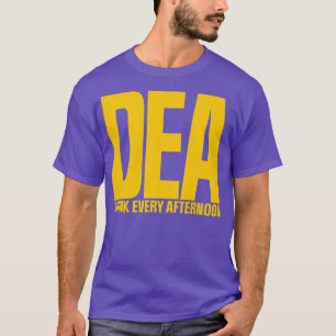DEA dricker varje eftermiddag T Shirt