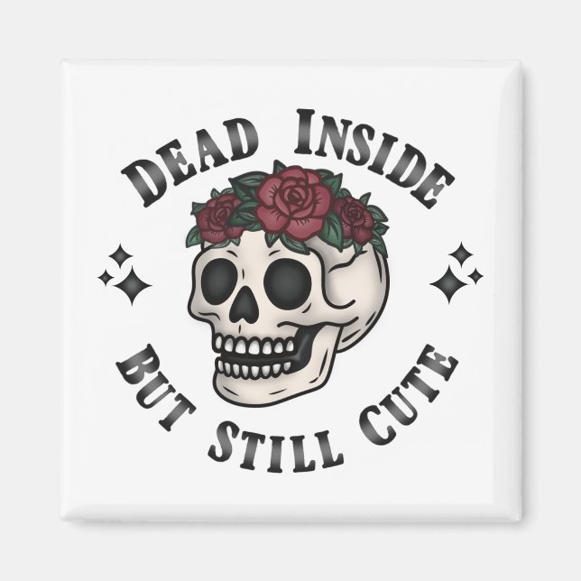 Dead Inside, but still Cute Soft Goth Skull Blommi Magnet (Framsidan)